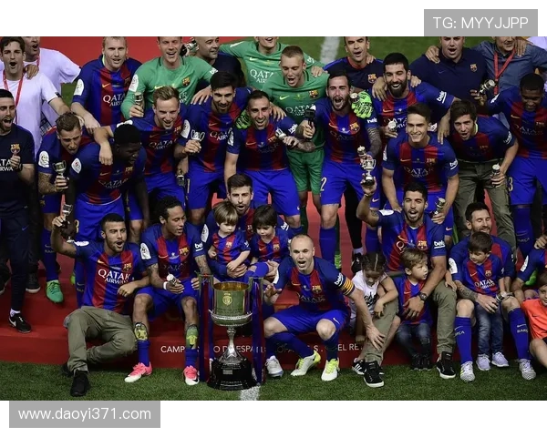 足球明星齐聚一堂漫画风格展现他们的精彩瞬间与独特魅力 足球明星齐聚一堂漫画风格展现他们的精彩瞬间与独特魅力