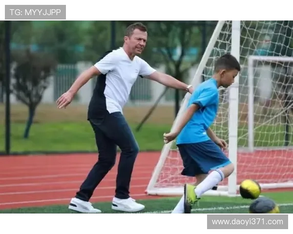 追寻足球明星的脚步选购同款足球鞋助你成就梦想球场表现 追寻足球明星的脚步选购同款足球鞋助你成就梦想球场表现